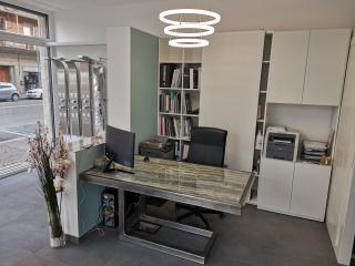 Scrivania in ferro e piano in gres da ufficio