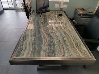 Scrivania in ferro e piano in gres da ufficio