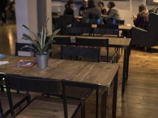 Arredi e complementi in ferro per oFF Bologna