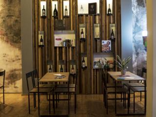 Arredi e complementi in ferro per oFF Bologna