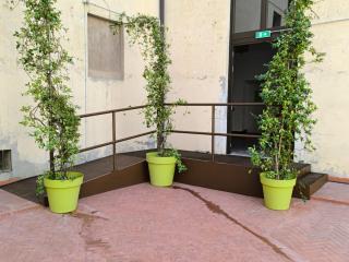 Rampa disabili in acciaio verniciato simil corten per teatro san Leonardo di Bologna