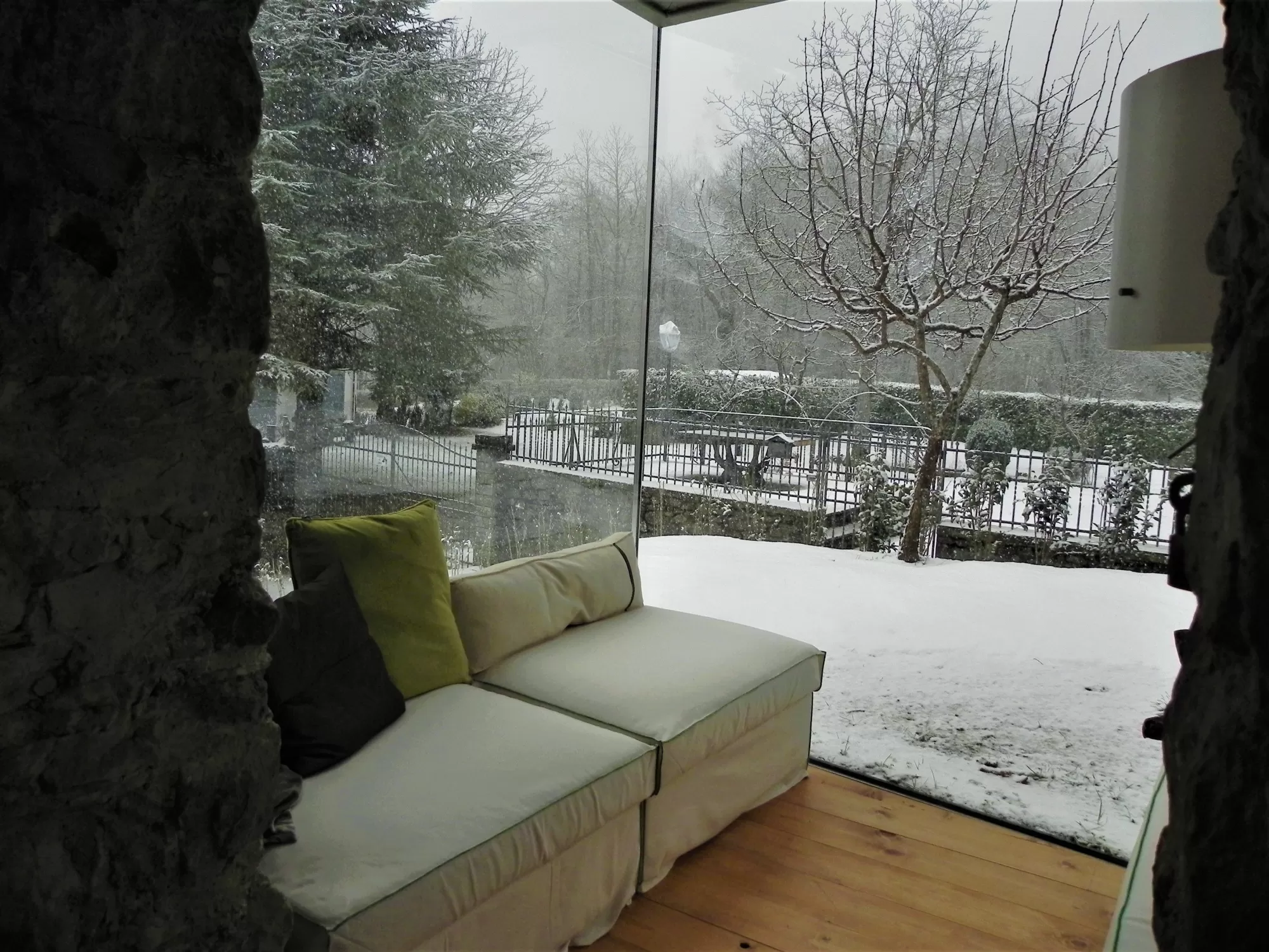 Veranda con struttura di ferro e vetro