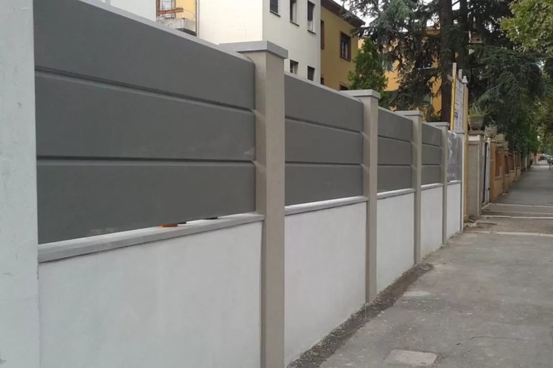 Recinzione con fasce in alluminio