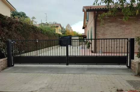 Cancello carraio 2 ante a San Giovanni in Persiceto.