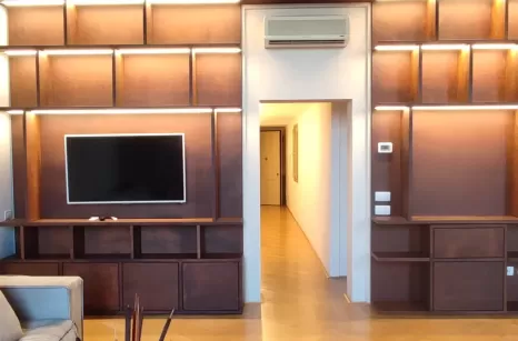 Libreria realizzata in acciaio corten con finitura opaca