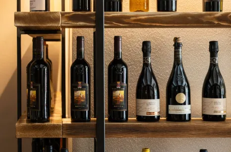 Arredo in stile industrial per la trattoria Anticagrama di Modena