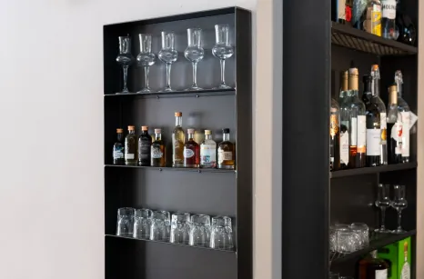 Arredo in stile industrial per la trattoria Anticagrama di Modena