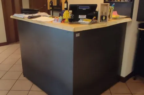 Arredo in stile industrial per la trattoria Anticagrama di Modena