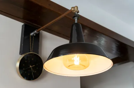 Arredo in stile industrial per la trattoria Anticagrama di Modena