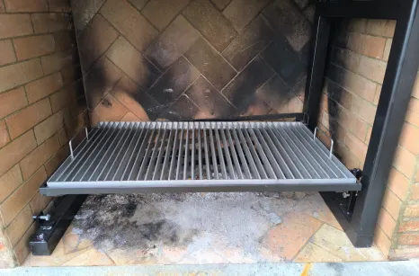 Griglia con sistema di regolazione dell'altezza