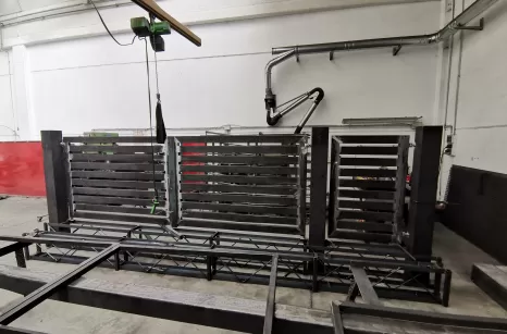 Cancello in ferro moderno e di design