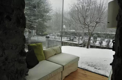 Veranda con struttura di ferro e vetro