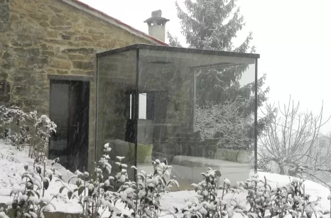 Veranda con struttura di ferro e vetro