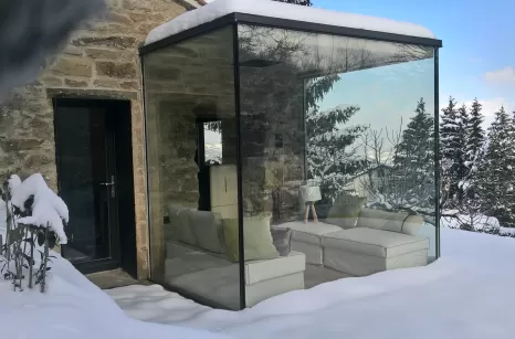 Veranda con struttura di ferro e vetro