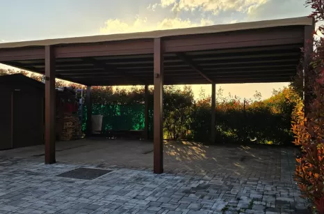 Carpot in acciaio zincato e verniciato con tende motorizzate e luci LED