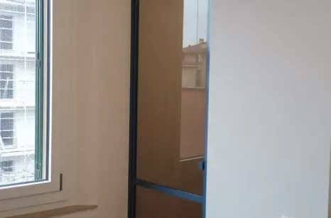 Porta in metallo verniciato per cabina armadio