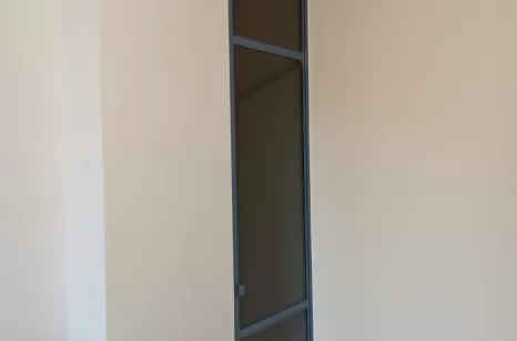 Porta in metallo verniciato per cabina armadio