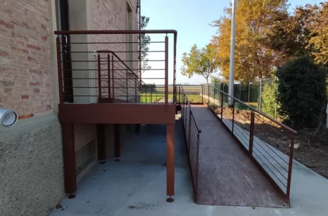 Rampa per disabili verniciata effetto corten