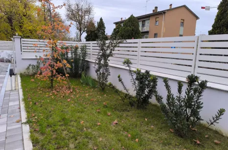 Recinzione con doghe in acciaio zincato verniciato