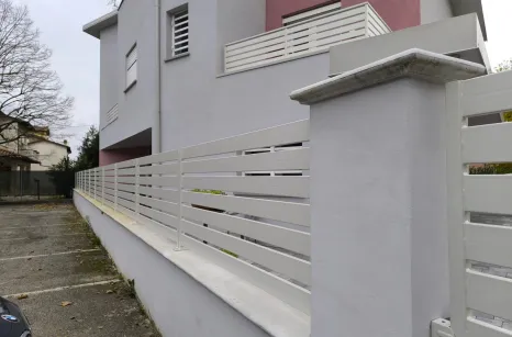 Recinzione con doghe in acciaio zincato verniciato