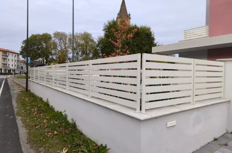 Recinzione con doghe in acciaio zincato verniciato