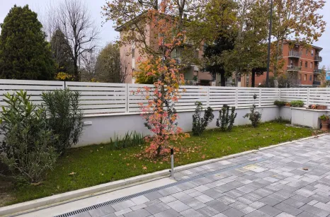 Recinzione con doghe in acciaio zincato verniciato