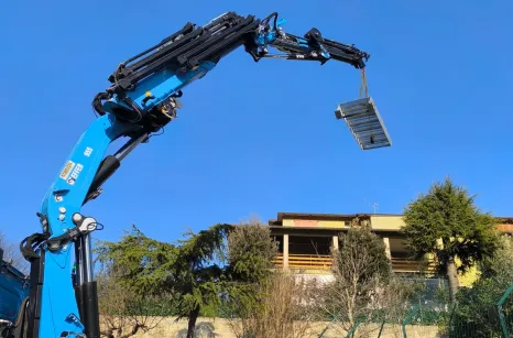 Scala esterna in acciaio zincato e gradini antiscivolo