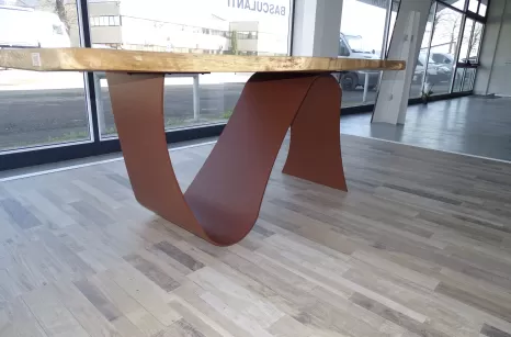 Tavolo con base in ferro piano rovere naturale