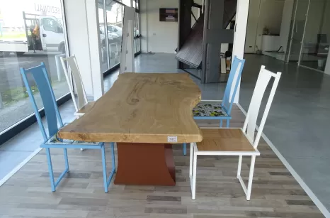 Tavolo con base in ferro piano rovere naturale