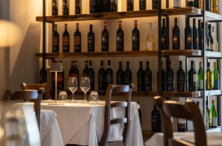 Arredo in stile industrial per la trattoria Anticagrama di Modena