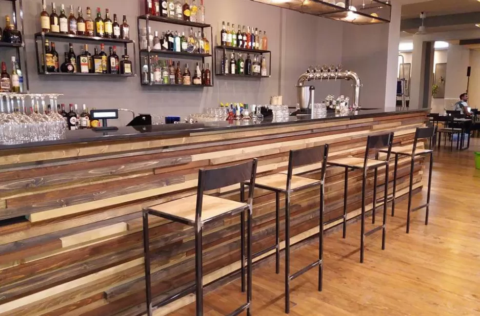 Arredi e complementi in ferro per oFF Bologna